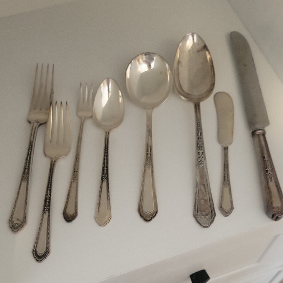 Holmes & Edwards Other - 99 pc Super Plate Holmes & Edwards inlaid Silver Flatware Set. Original box